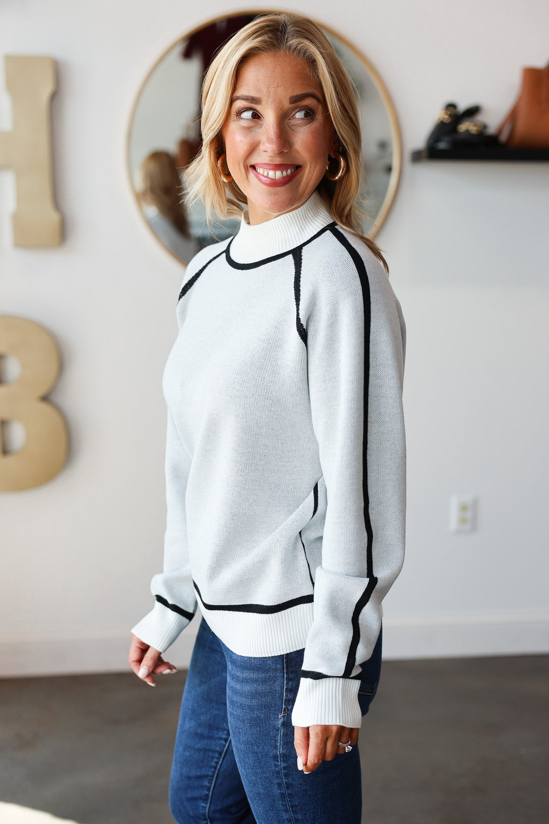 Outline Trim Sweater - Black
