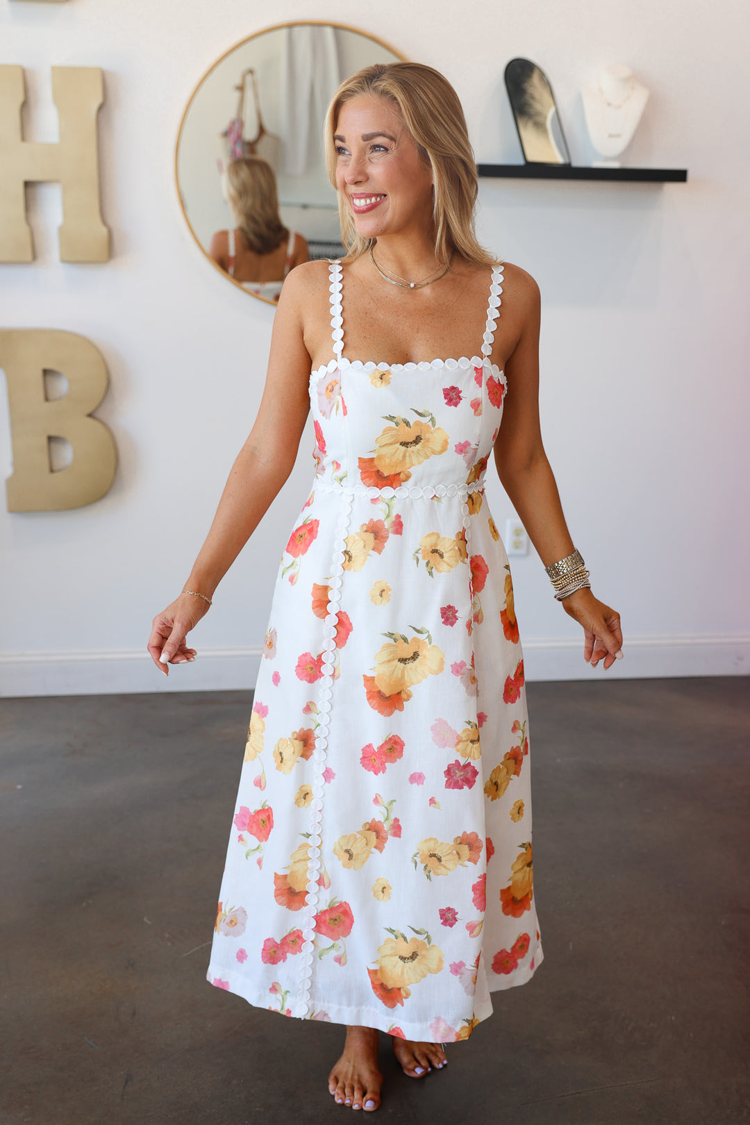 Floral Print Embroidered Trim Dress Medium Floral Print Embroidered Trim Dress Medium