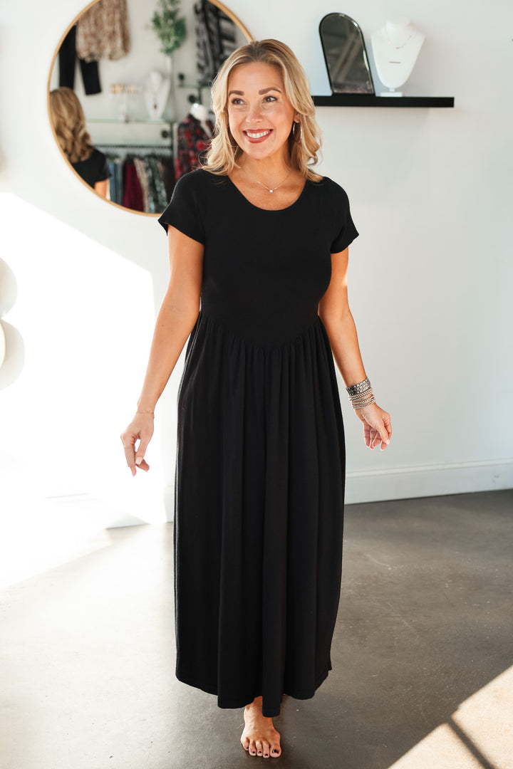 Short Sleeve Sweater Midi Dress - Black