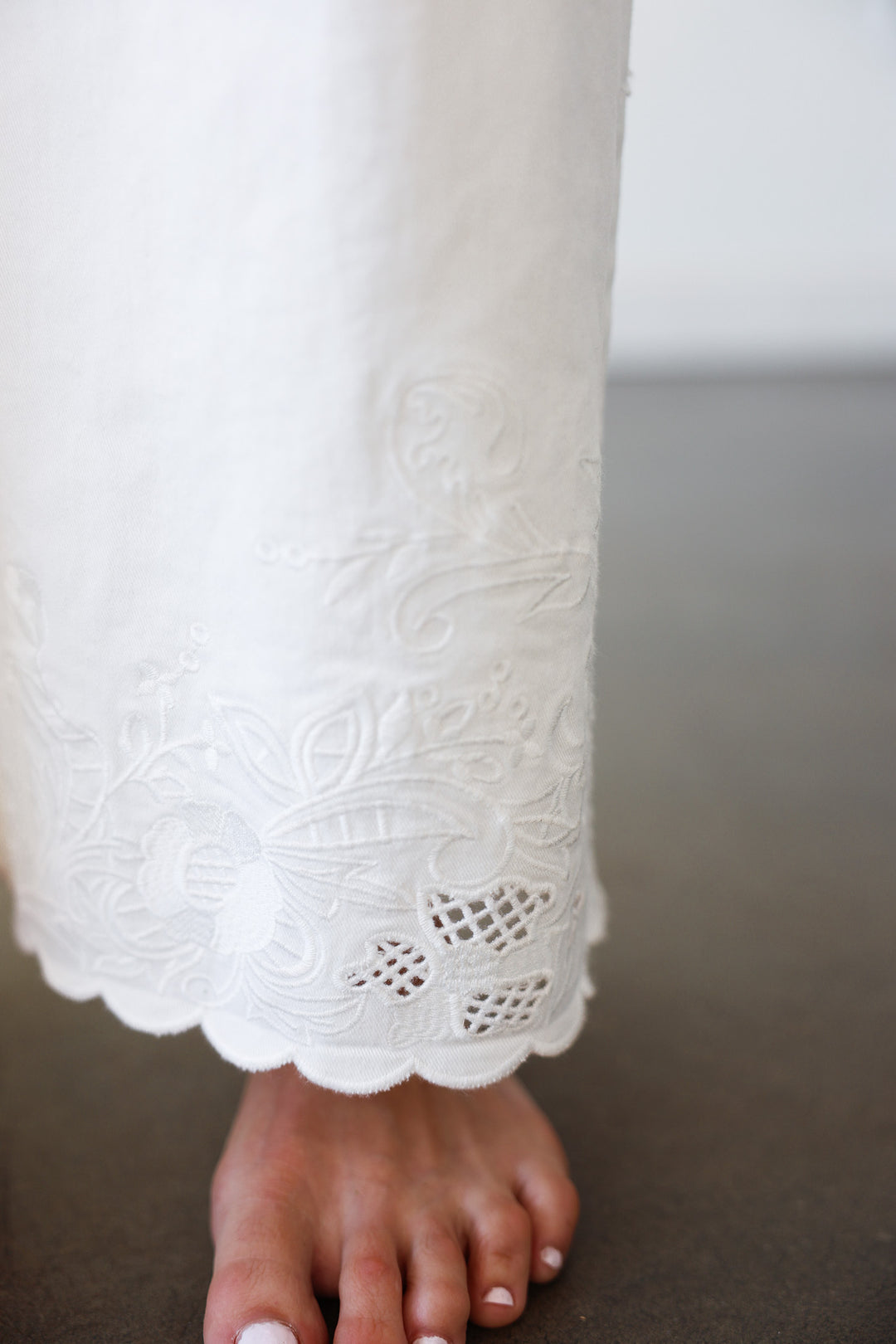 Eyelet Hem Jeans - White