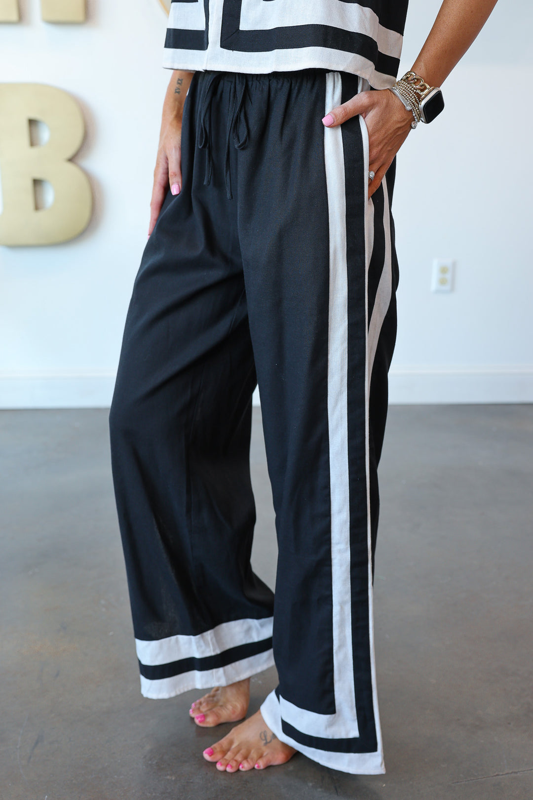 Contrast Lined Pants - Black