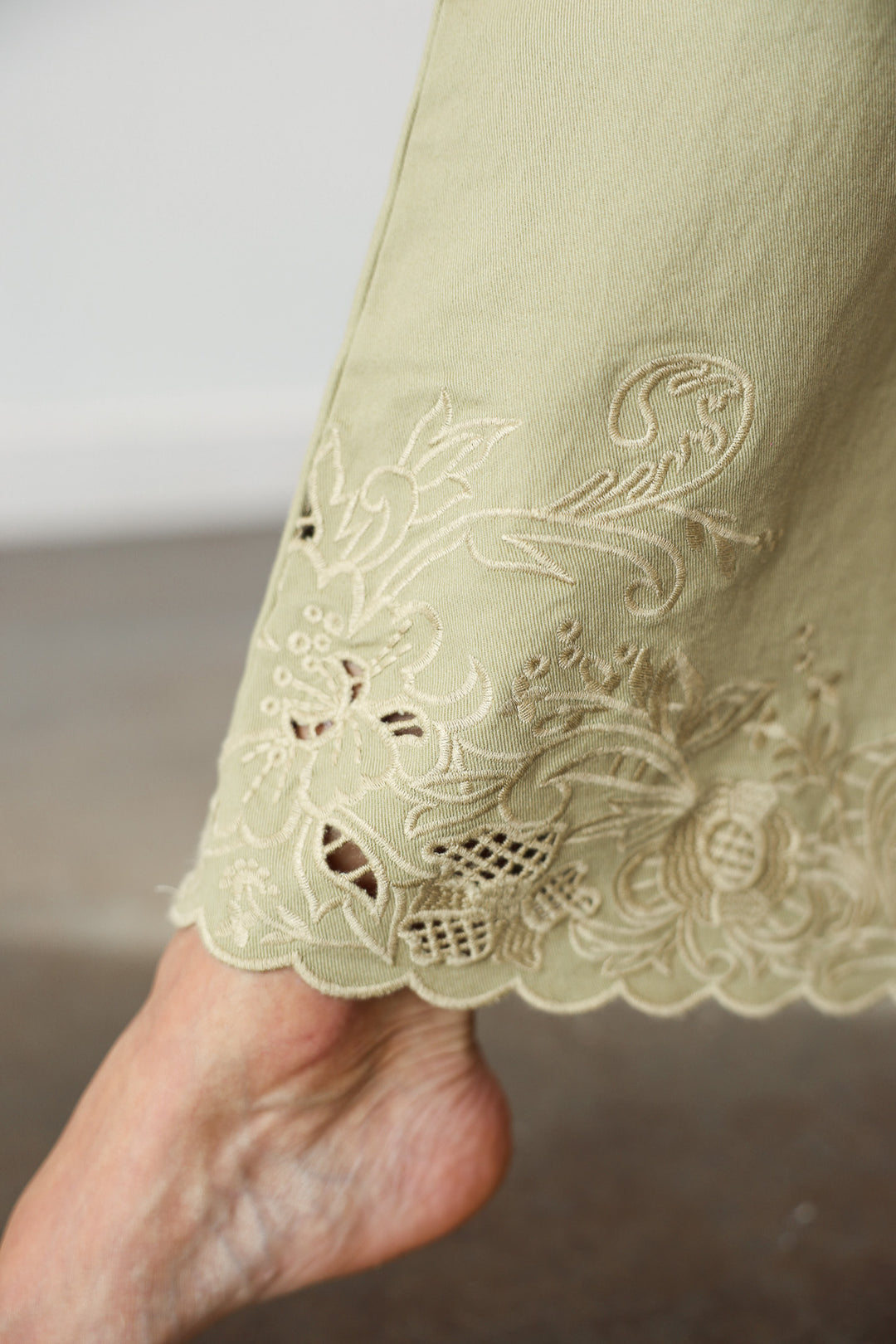 Eyelet Hem Jeans - Matcha