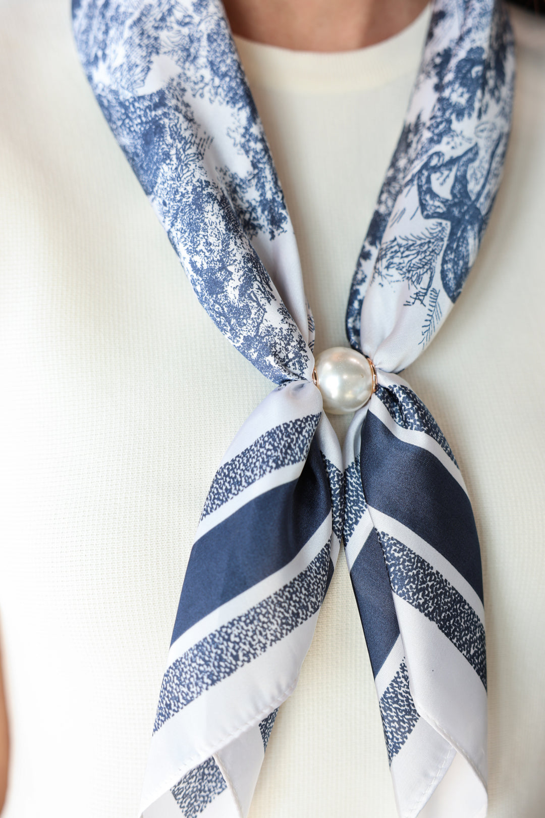 Pearl Magnetic Scarf - Navy