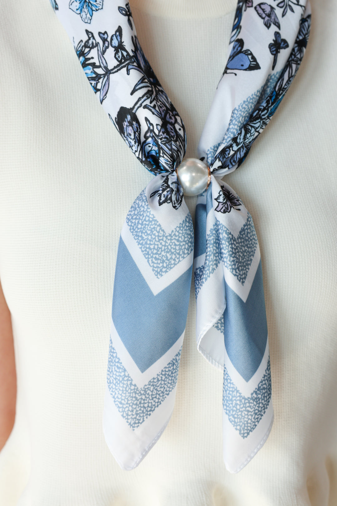 Pearl Magnetic Scarf - Blue