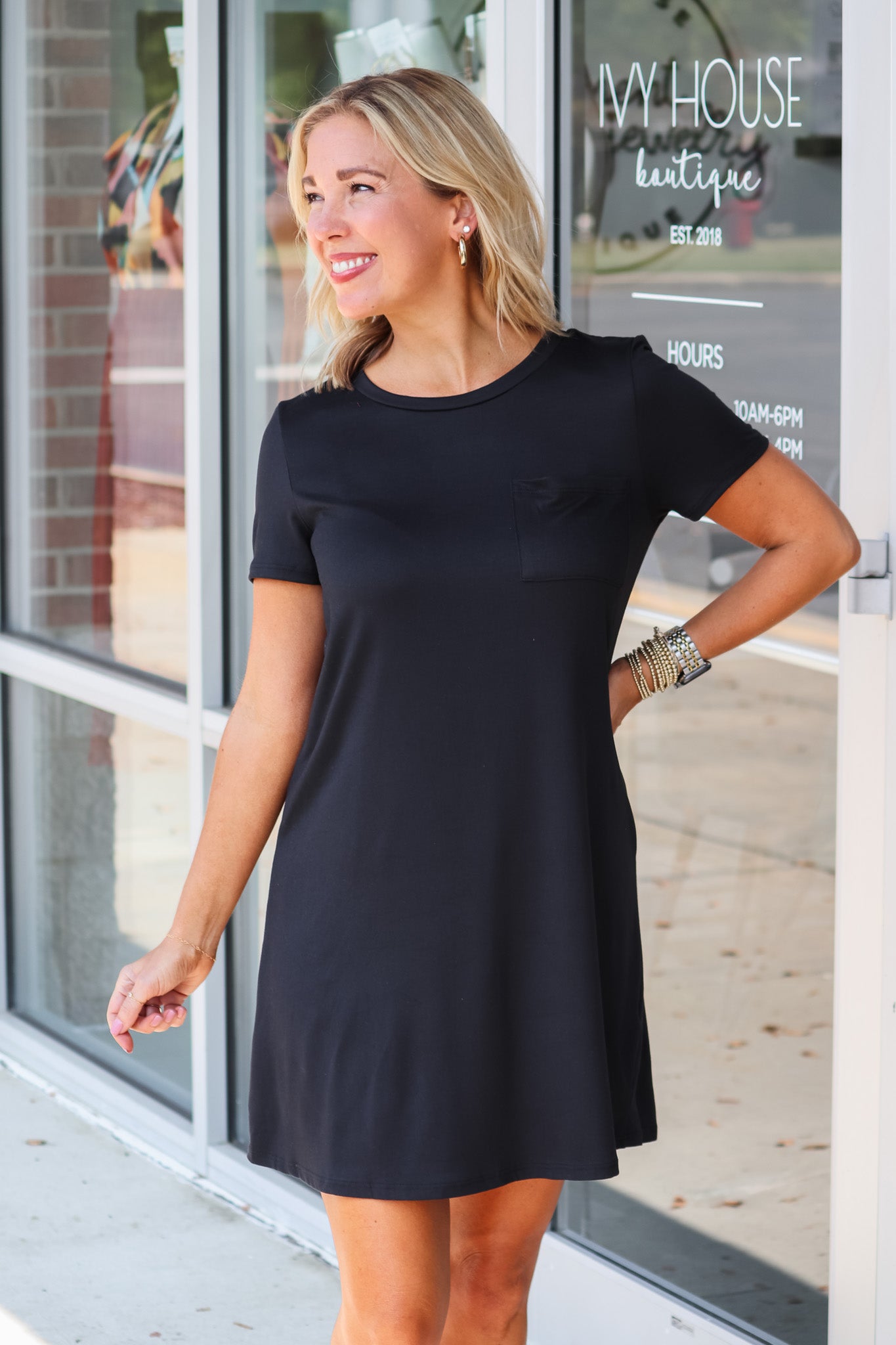 Black short sleeve on sale t shirt dress