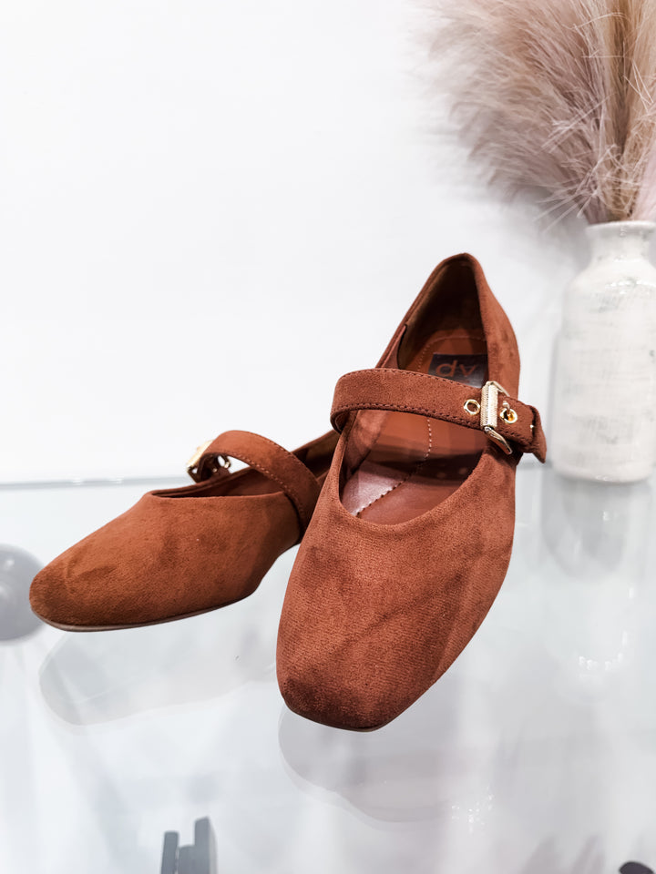 Dolce Vita Mulaney Flats - Chestnut